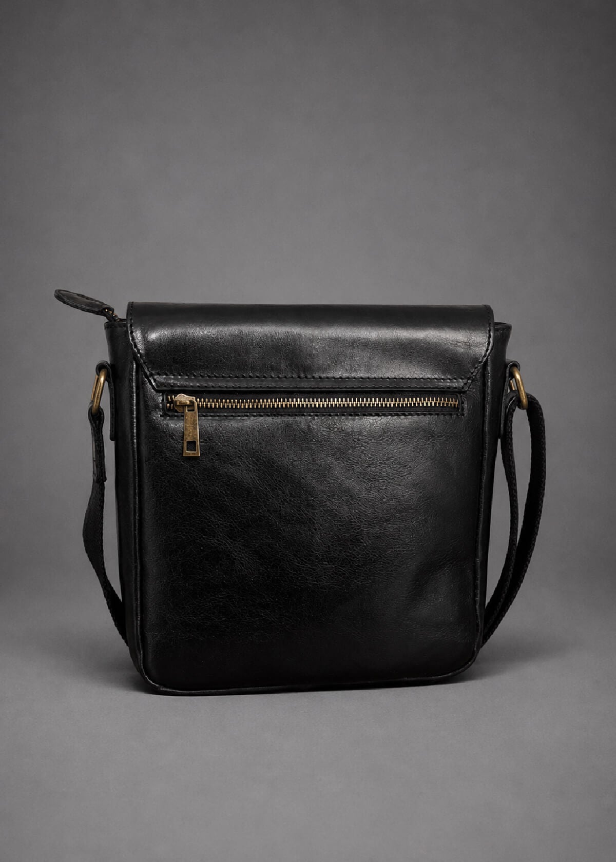 The Courier Black